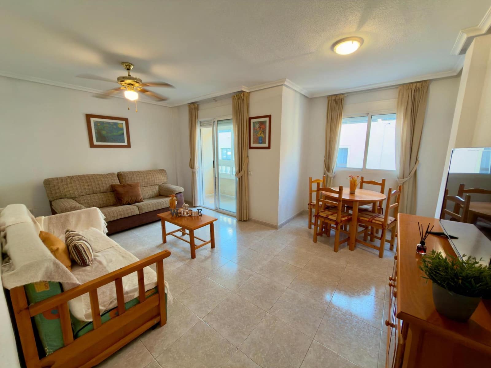 Apartamento de 2 habitaciones en Torrevieja en venta con garaje - 130.900 € (Ref: 9502565)