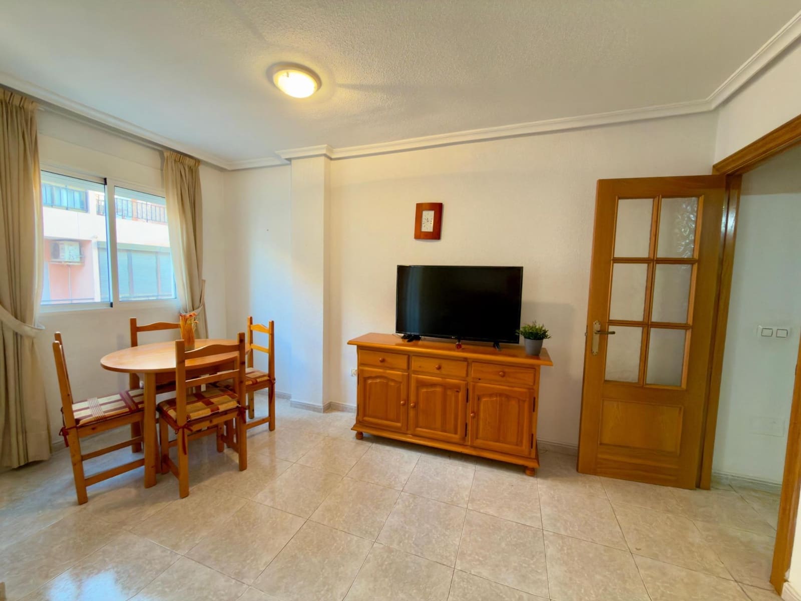 Apartamento de 2 habitaciones en Torrevieja en venta con garaje - 130.900 € (Ref: 9502565)