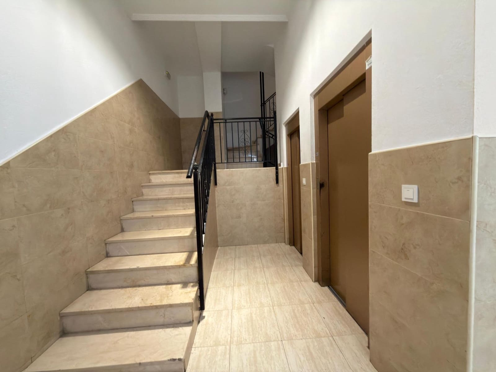 Apartamento de 2 habitaciones en Torrevieja en venta con garaje - 130.900 € (Ref: 9502565)