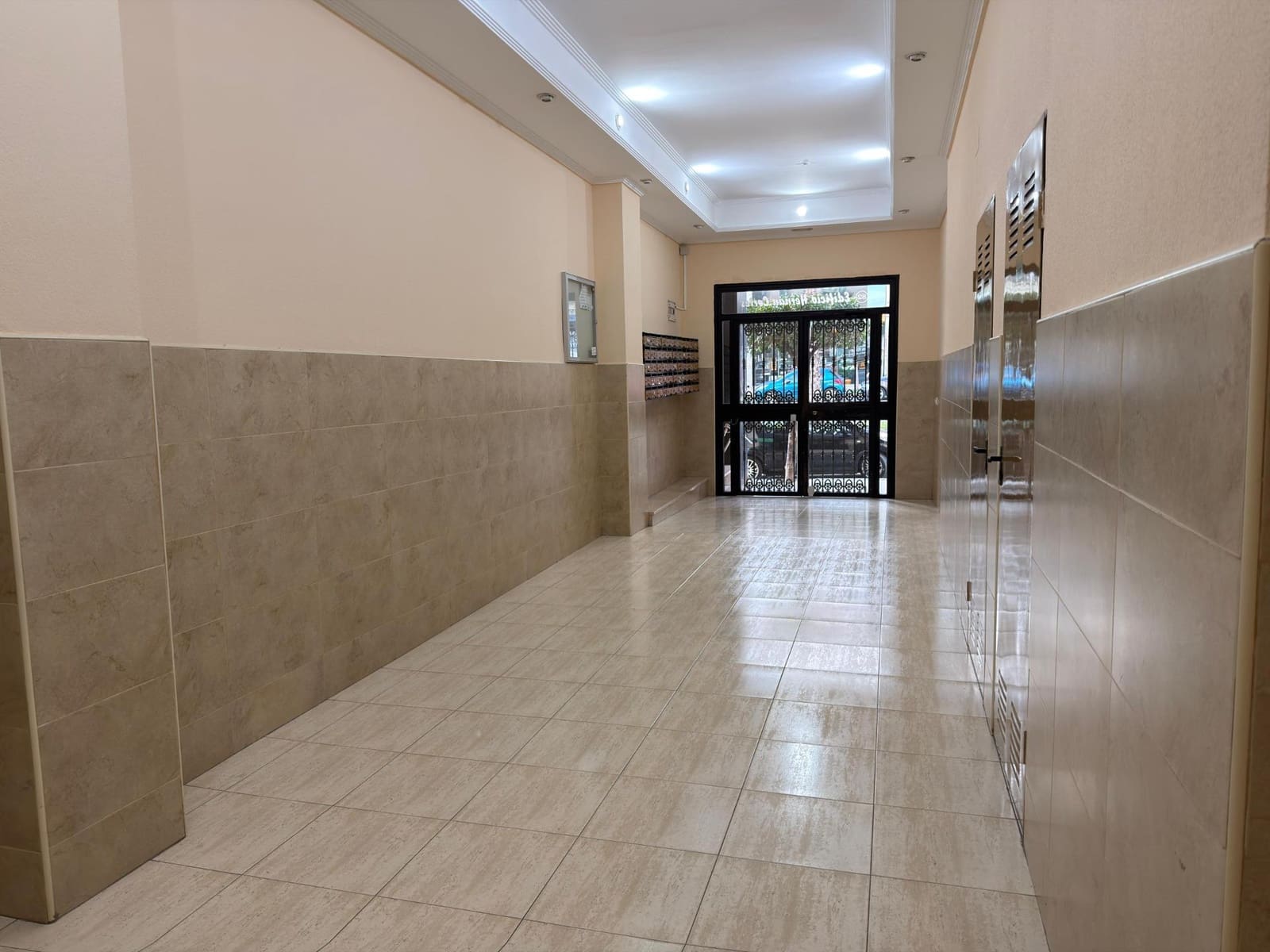 Apartamento de 2 habitaciones en Torrevieja en venta con garaje - 130.900 € (Ref: 9502565)