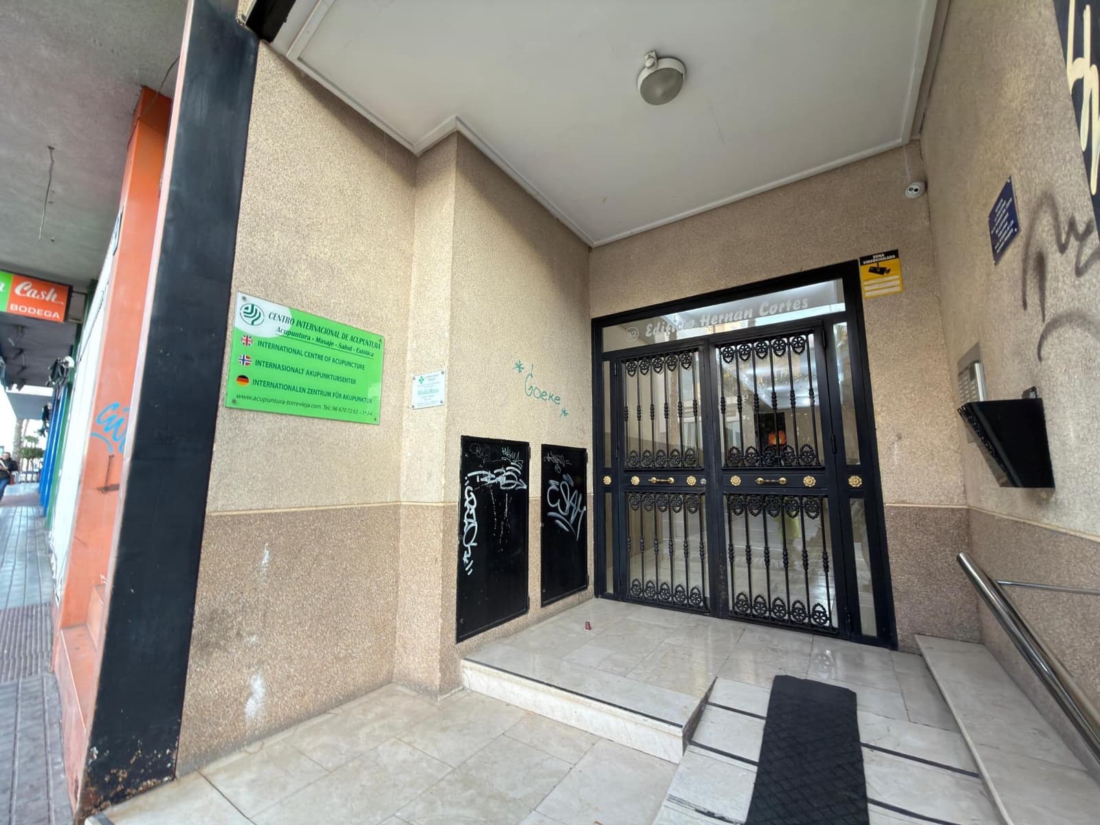 Apartamento de 2 habitaciones en Torrevieja en venta con garaje - 130.900 € (Ref: 9502565)