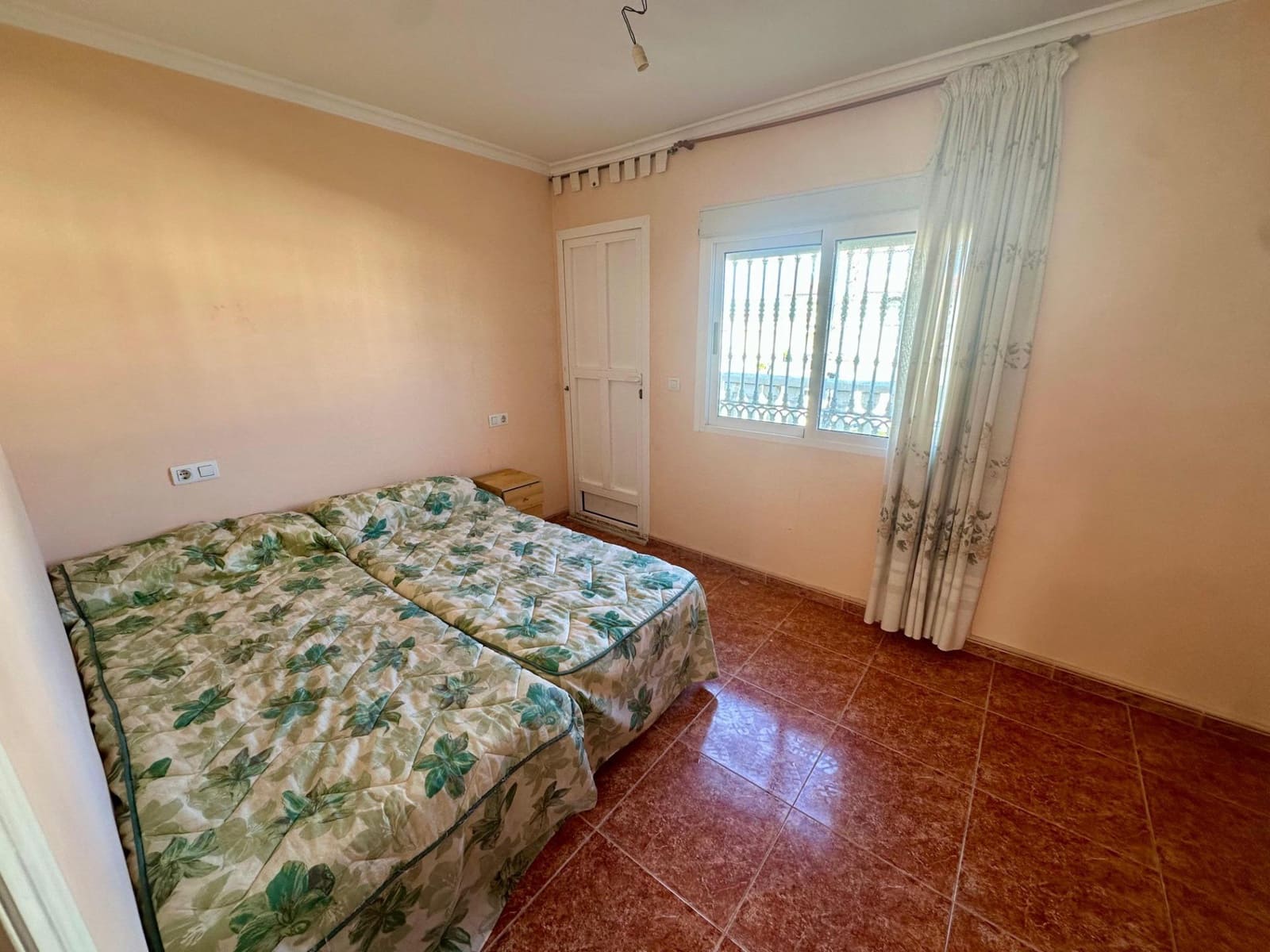 4 makuuhuone Rivitalo myytävänä paikassa Torrevieja mukana uima-altaan 
autotalli - 227 900 € (Ref: 9533889)