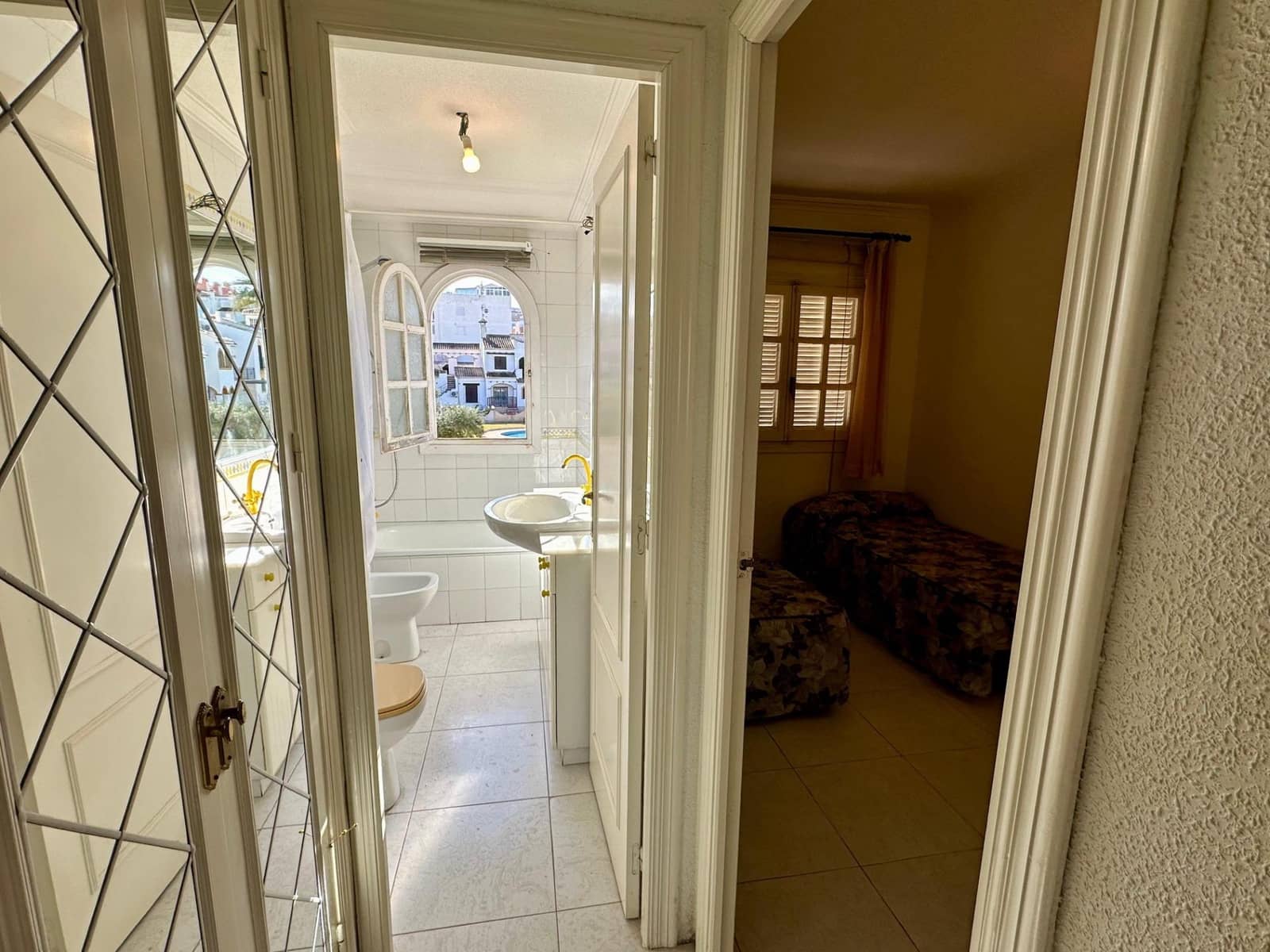 4 makuuhuone Rivitalo myytävänä paikassa Torrevieja mukana uima-altaan 
autotalli - 227 900 € (Ref: 9533889)