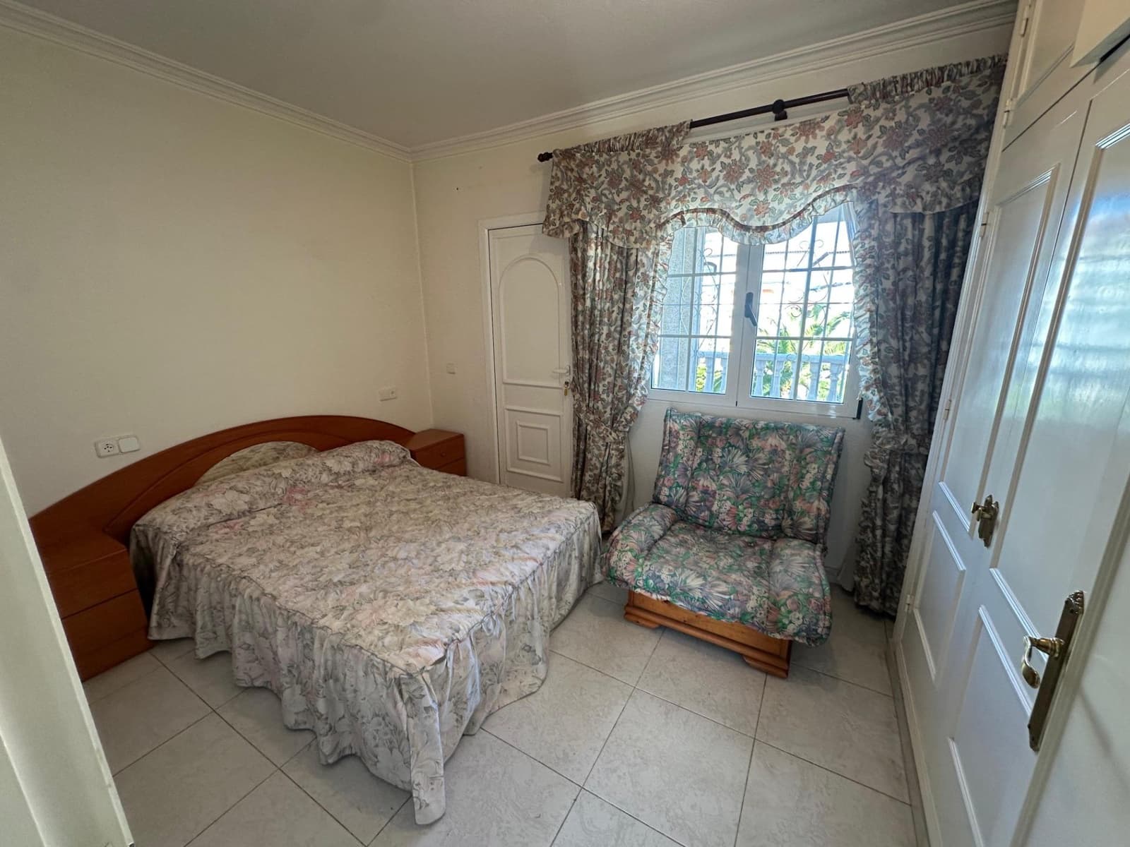 4 makuuhuone Rivitalo myytävänä paikassa Torrevieja mukana uima-altaan 
autotalli - 227 900 € (Ref: 9533889)