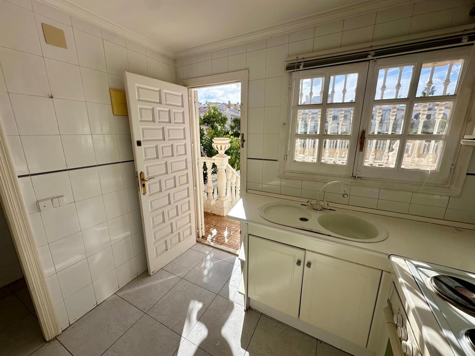 4 makuuhuone Rivitalo myytävänä paikassa Torrevieja mukana uima-altaan 
autotalli - 227 900 € (Ref: 9533889)