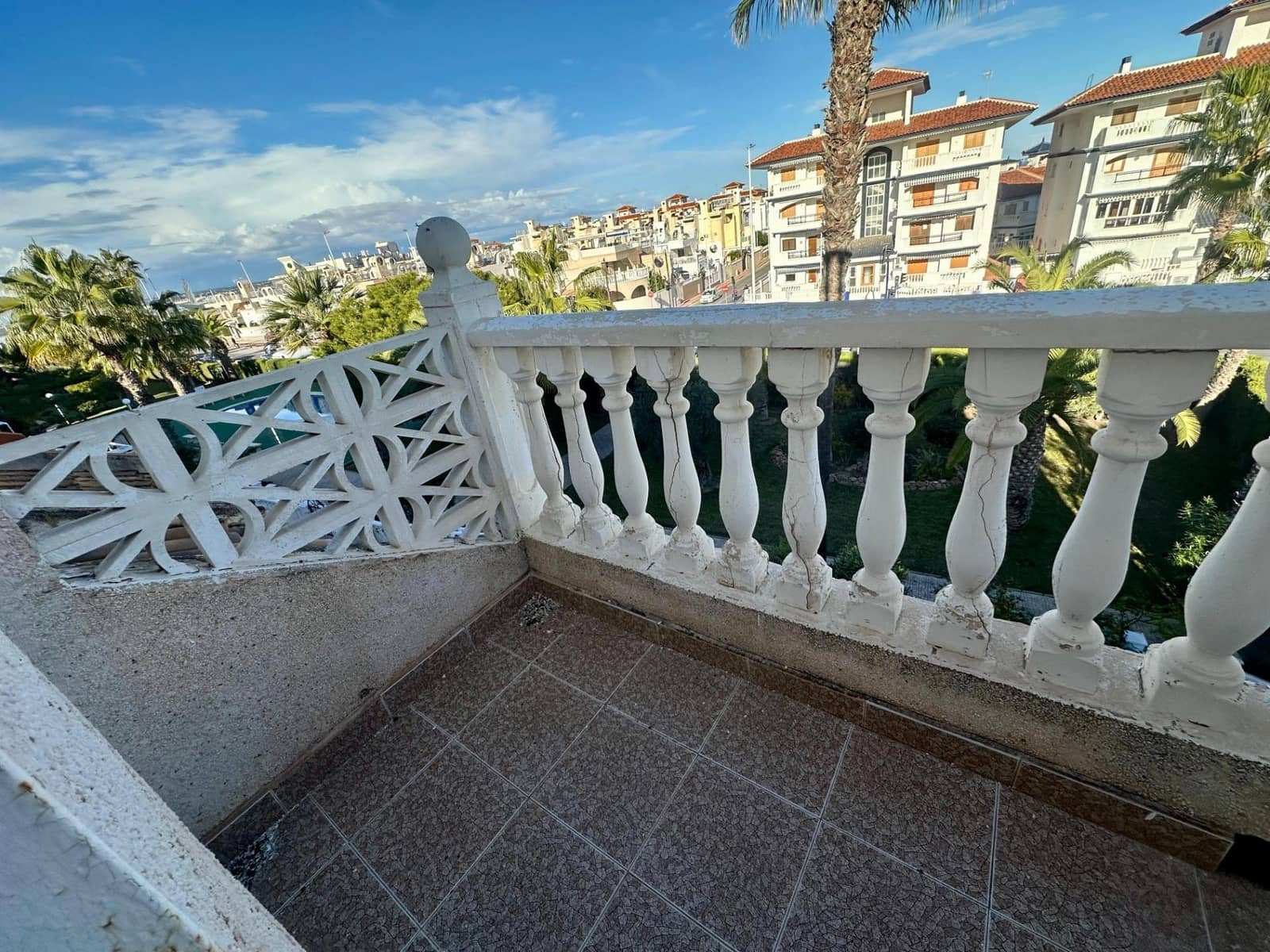 4 makuuhuone Rivitalo myytävänä paikassa Torrevieja mukana uima-altaan 
autotalli - 227 900 € (Ref: 9533889)