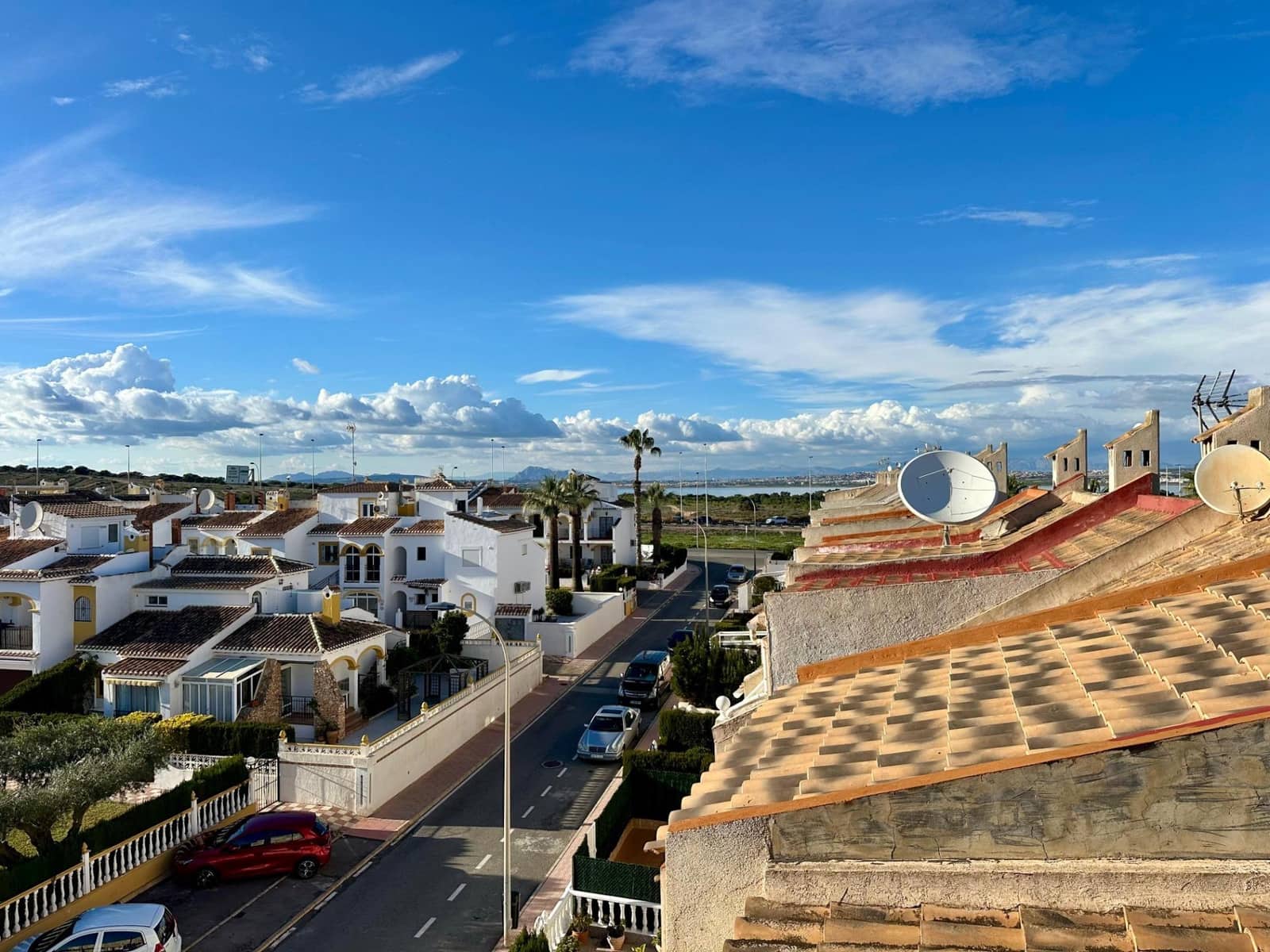 4 makuuhuone Rivitalo myytävänä paikassa Torrevieja mukana uima-altaan 
autotalli - 227 900 € (Ref: 9533889)