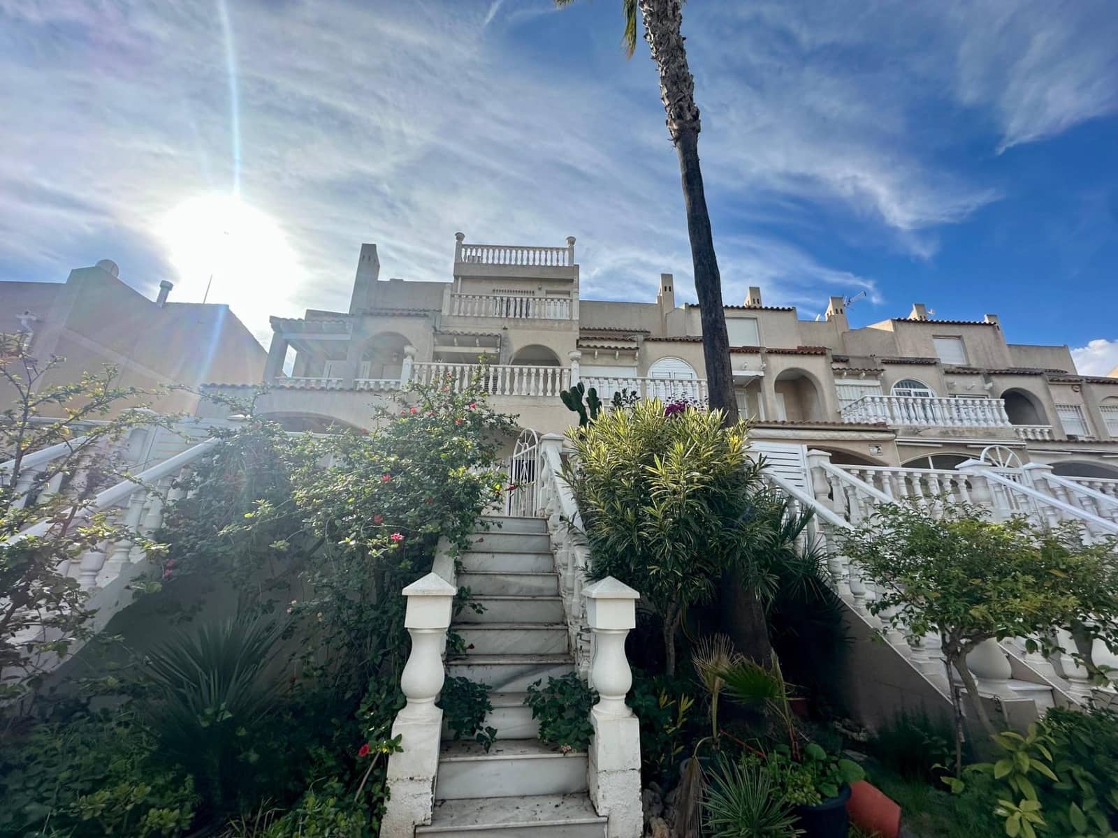 4 makuuhuone Rivitalo myytävänä paikassa Torrevieja mukana uima-altaan 
autotalli - 227 900 € (Ref: 9533889)