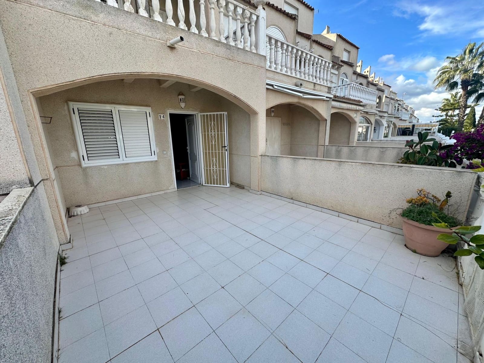 4 makuuhuone Rivitalo myytävänä paikassa Torrevieja mukana uima-altaan 
autotalli - 227 900 € (Ref: 9533889)