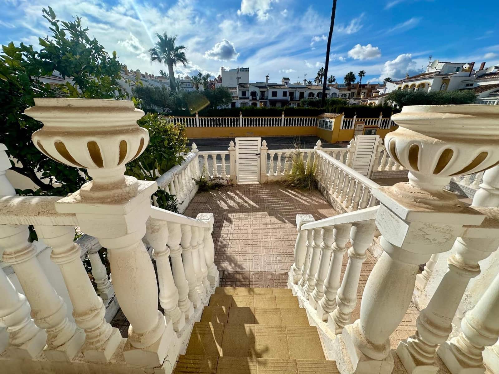 4 makuuhuone Rivitalo myytävänä paikassa Torrevieja mukana uima-altaan 
autotalli - 227 900 € (Ref: 9533889)