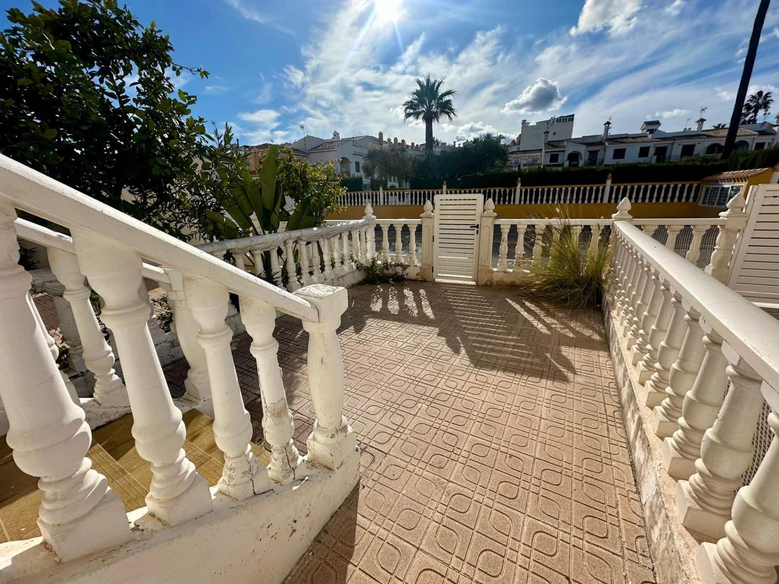 4 makuuhuone Rivitalo myytävänä paikassa Torrevieja mukana uima-altaan 
autotalli - 227 900 € (Ref: 9533889)