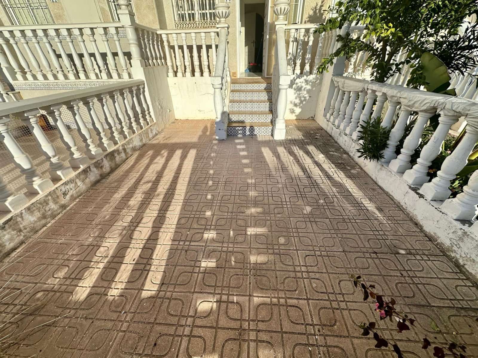 4 makuuhuone Rivitalo myytävänä paikassa Torrevieja mukana uima-altaan 
autotalli - 227 900 € (Ref: 9533889)