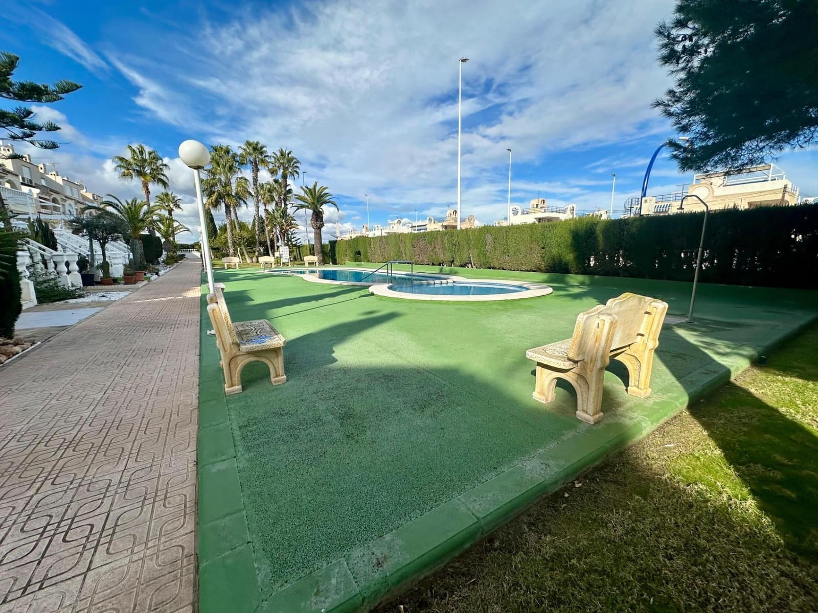 Adosado de 4 habitaciones en Torrevieja en venta con piscina garaje - 189.990 € (Ref: 9533889)