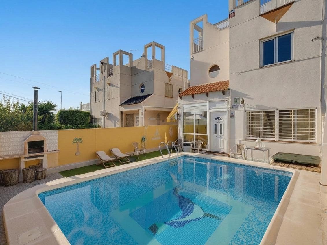 4 chambre Villa/Maison Mitoyenne à vendre à Torrevieja - 235 000 € (Ref: 9599670)