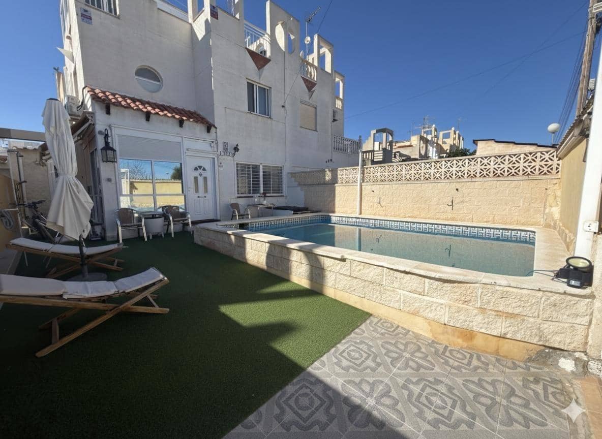 4 chambre Villa/Maison Mitoyenne à vendre à Torrevieja - 235 000 € (Ref: 9599670)