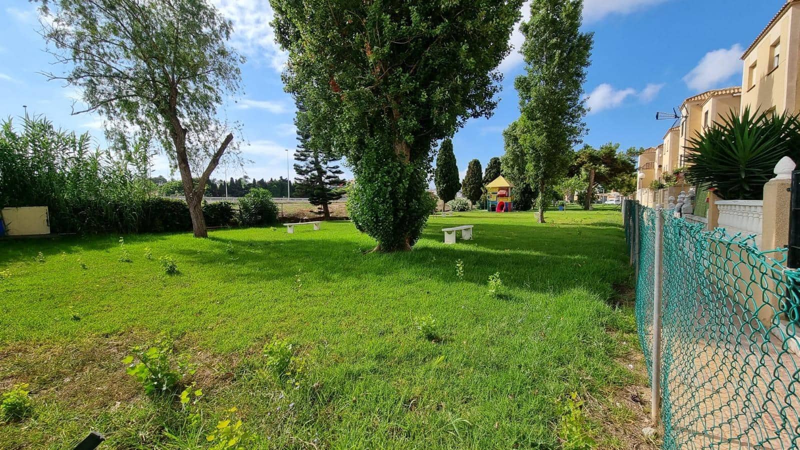 4 chambre Villa/Maison Mitoyenne à vendre à Torrevieja - 235 000 € (Ref: 9599670)