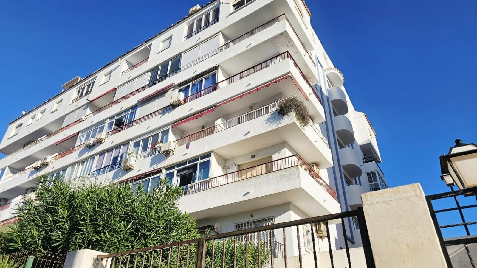 Studio til salg i Torrevieja med swimmingpool - € 83.900 (Ref: 9695484)