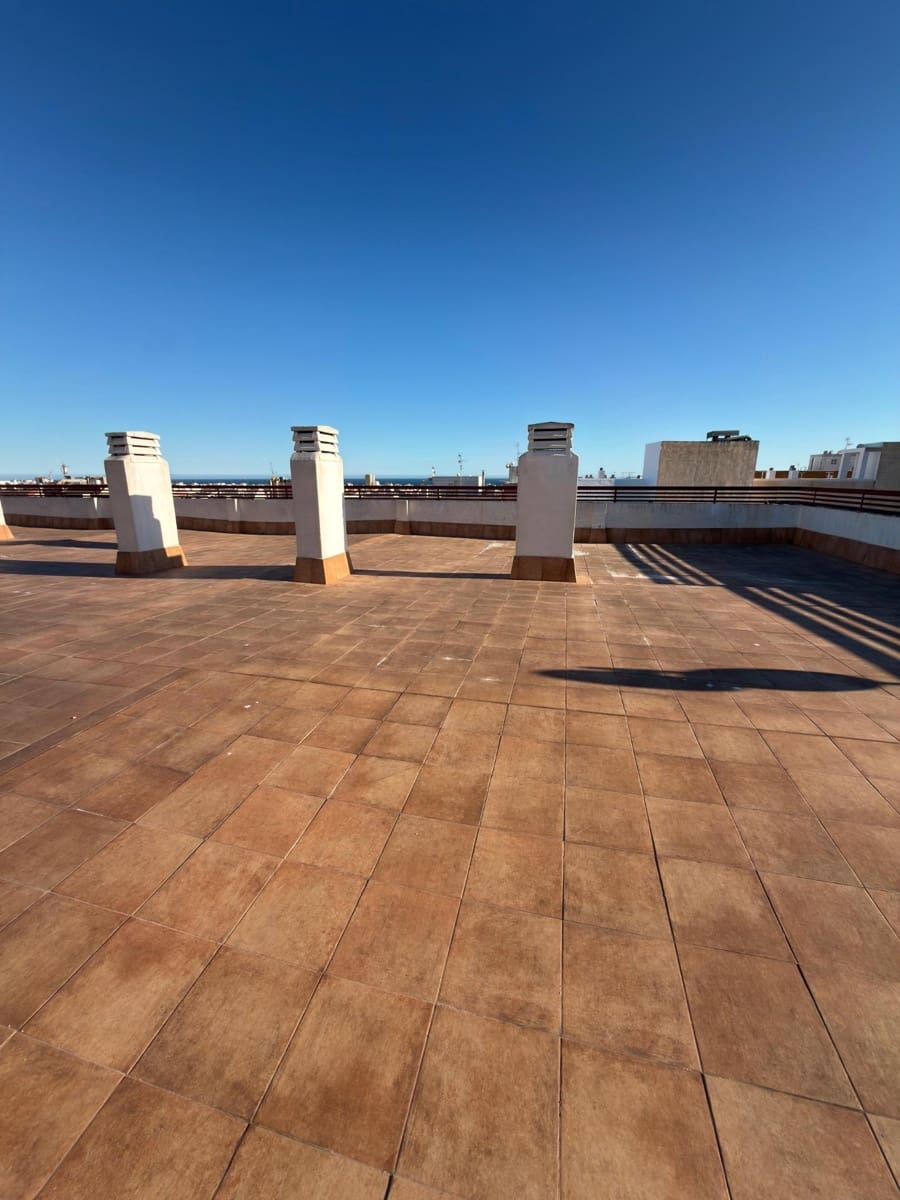 Ático en Torrevieja en venta con piscina garaje - 100.000 € (Ref: 9748164)