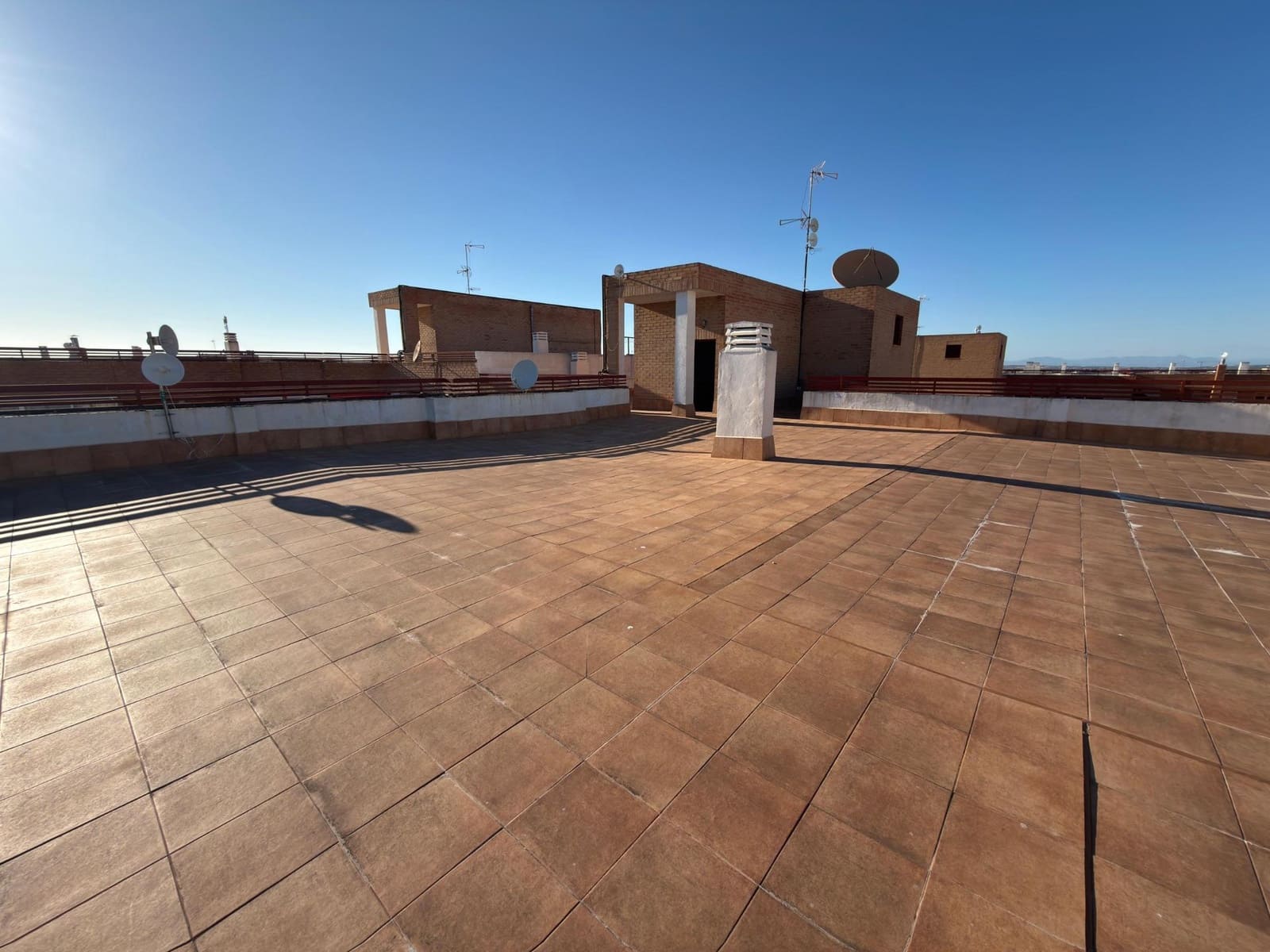 Ático en Torrevieja en venta con piscina garaje - 100.000 € (Ref: 9748164)