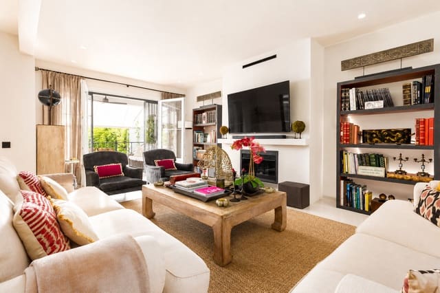 Adosado de 6 habitaciones en Guadalmina Alta, Marbella en venta con piscina garaje - 1.450.000 € (Ref: 10004293)