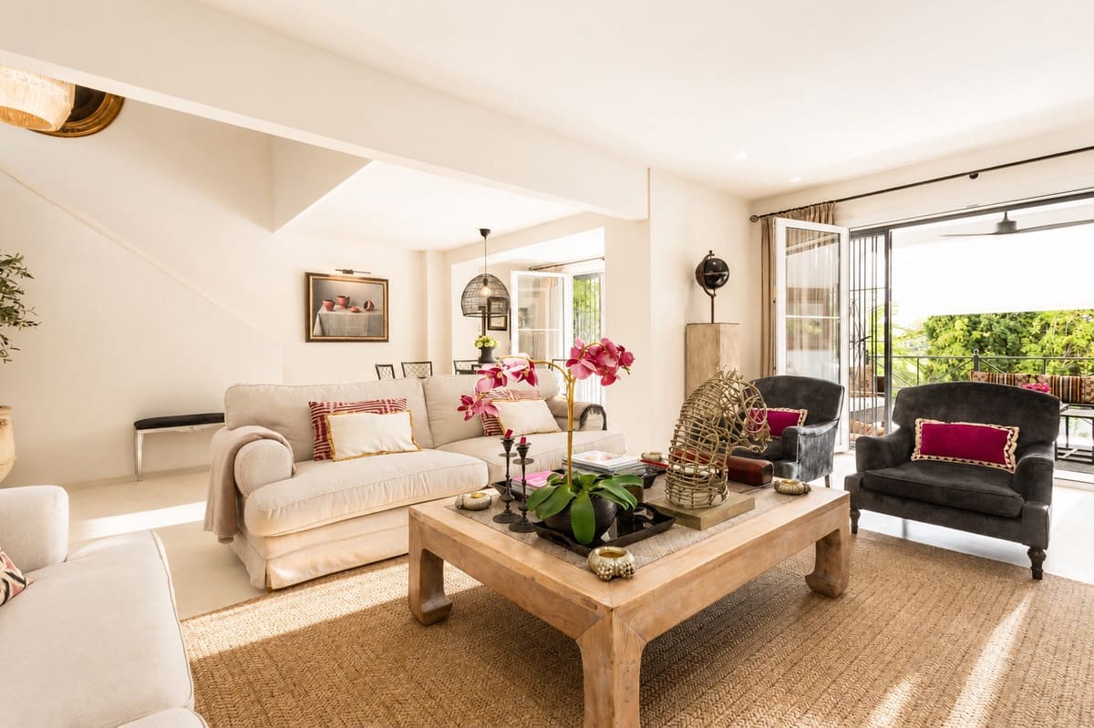 Adosado de 6 habitaciones en Guadalmina en venta con piscina garaje - 1.450.000 € (Ref: 10004293)