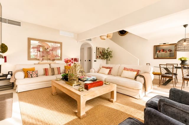 Adosado de 6 habitaciones en Guadalmina Alta, Marbella en venta con piscina garaje - 1.450.000 € (Ref: 10004293)