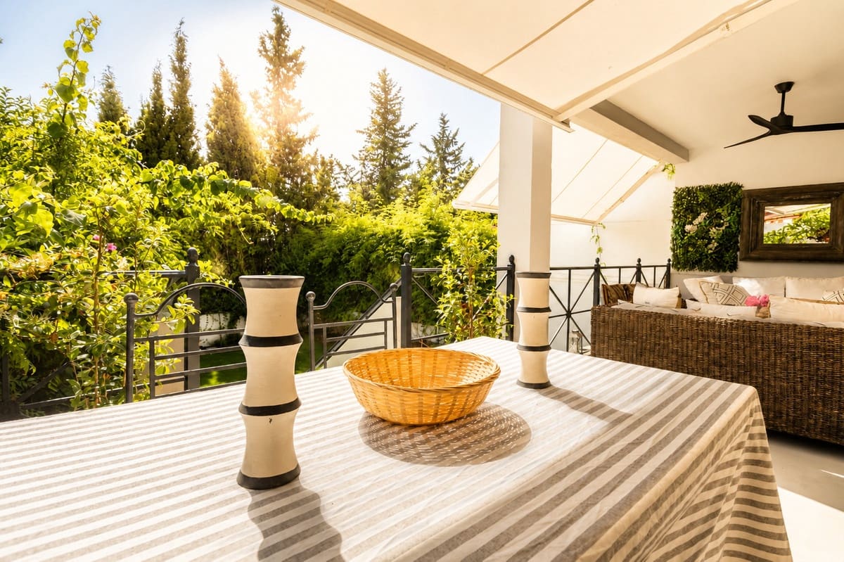 Adosado de 6 habitaciones en Guadalmina en venta con piscina garaje - 1.450.000 € (Ref: 10004293)
