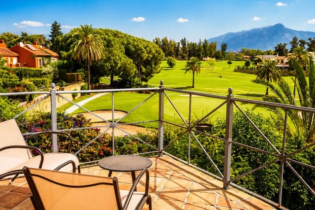 Adosado de 6 habitaciones en Guadalmina Alta, Marbella en venta con piscina garaje - 1.450.000 € (Ref: 10004293)