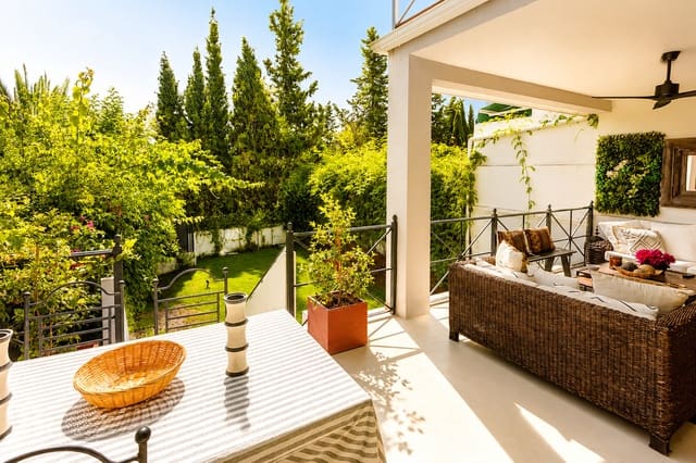 Adosado de 6 habitaciones en Guadalmina Alta, Marbella en venta con piscina garaje - 1.450.000 € (Ref: 10004293)