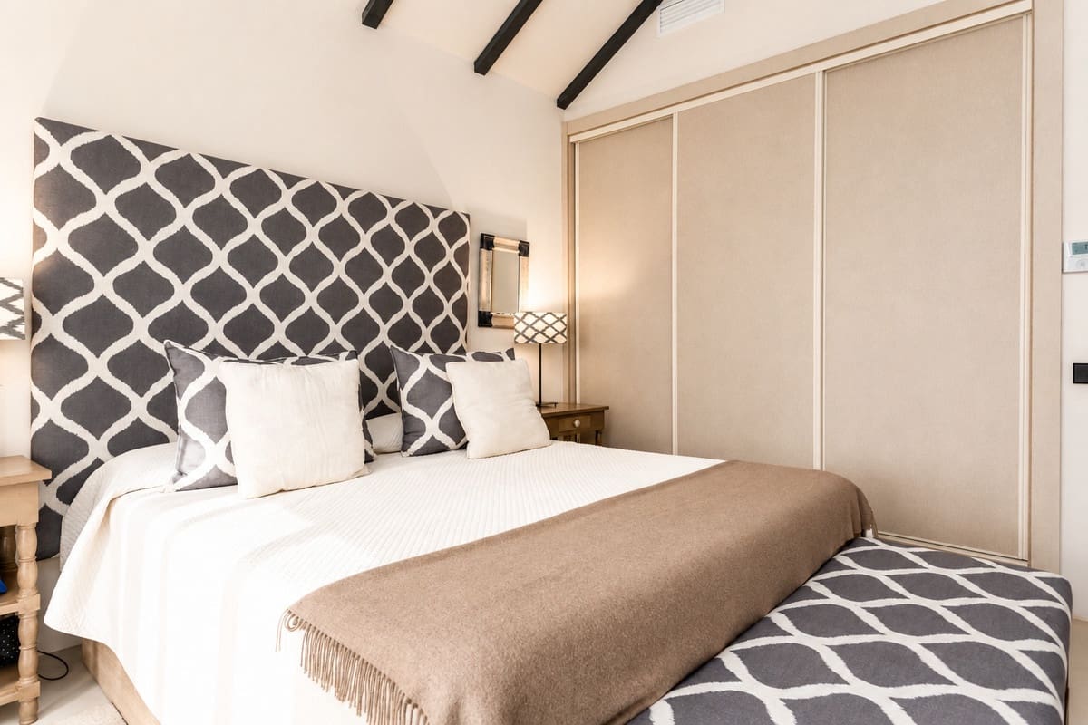 Adosado de 6 habitaciones en Guadalmina en venta con piscina garaje - 1.450.000 € (Ref: 10004293)