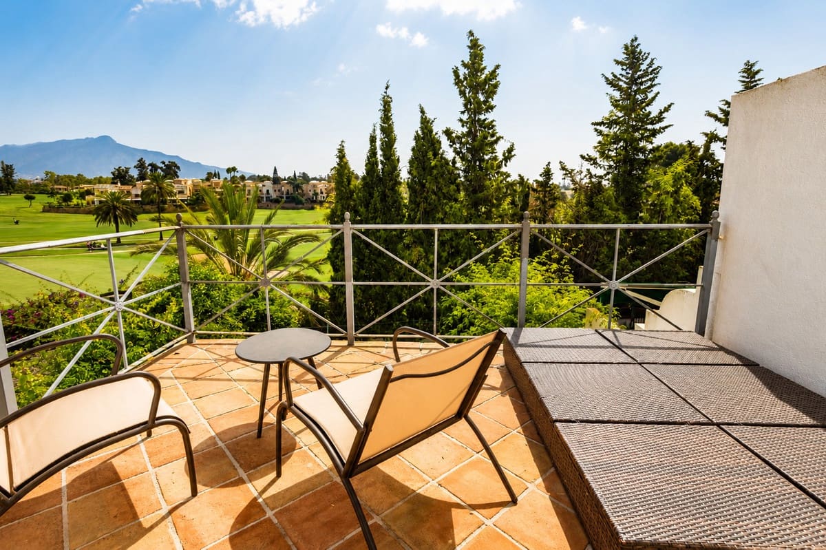 Adosado de 6 habitaciones en Guadalmina en venta con piscina garaje - 1.450.000 € (Ref: 10004293)