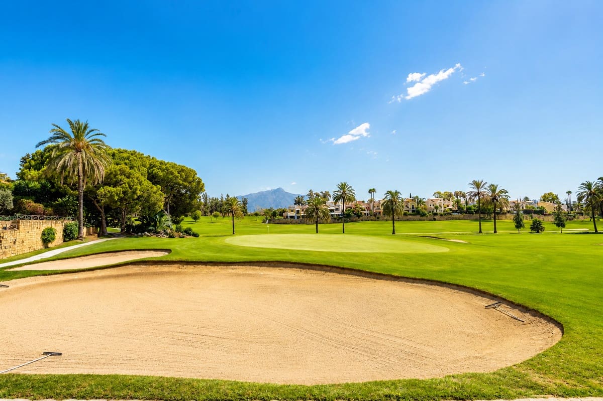 Adosado de 6 habitaciones en Guadalmina en venta con piscina garaje - 1.450.000 € (Ref: 10004293)