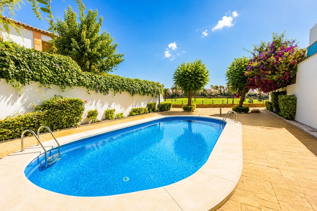 Adosado de 6 habitaciones en Guadalmina en venta con piscina garaje - 1.450.000 € (Ref: 10004293)