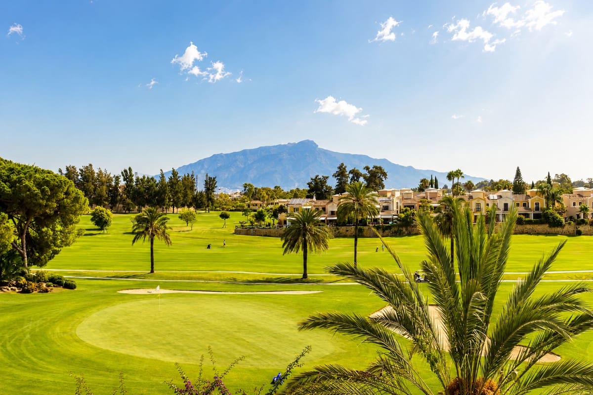 6 bedroom Terraced Villa for sale in Guadalmina with pool garage - € 1,450,000 (Ref: 10004293)