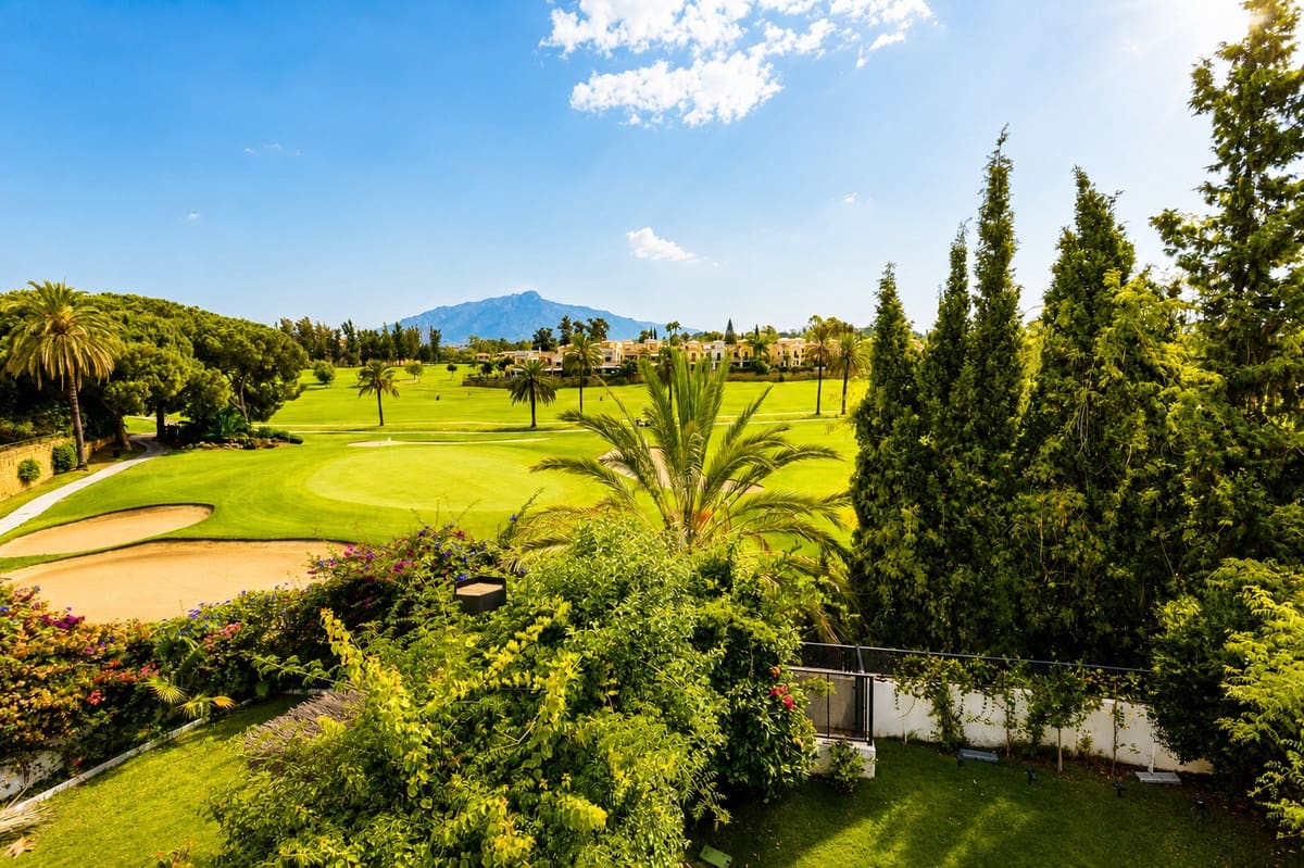 6 bedroom Terraced Villa for sale in Guadalmina with pool garage - € 1,450,000 (Ref: 10004293)
