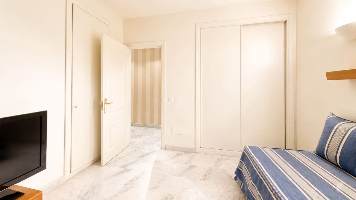 Apartamento de 4 habitaciones en Guadalmina en venta con piscina - 850.000 € (Ref: 10022627)