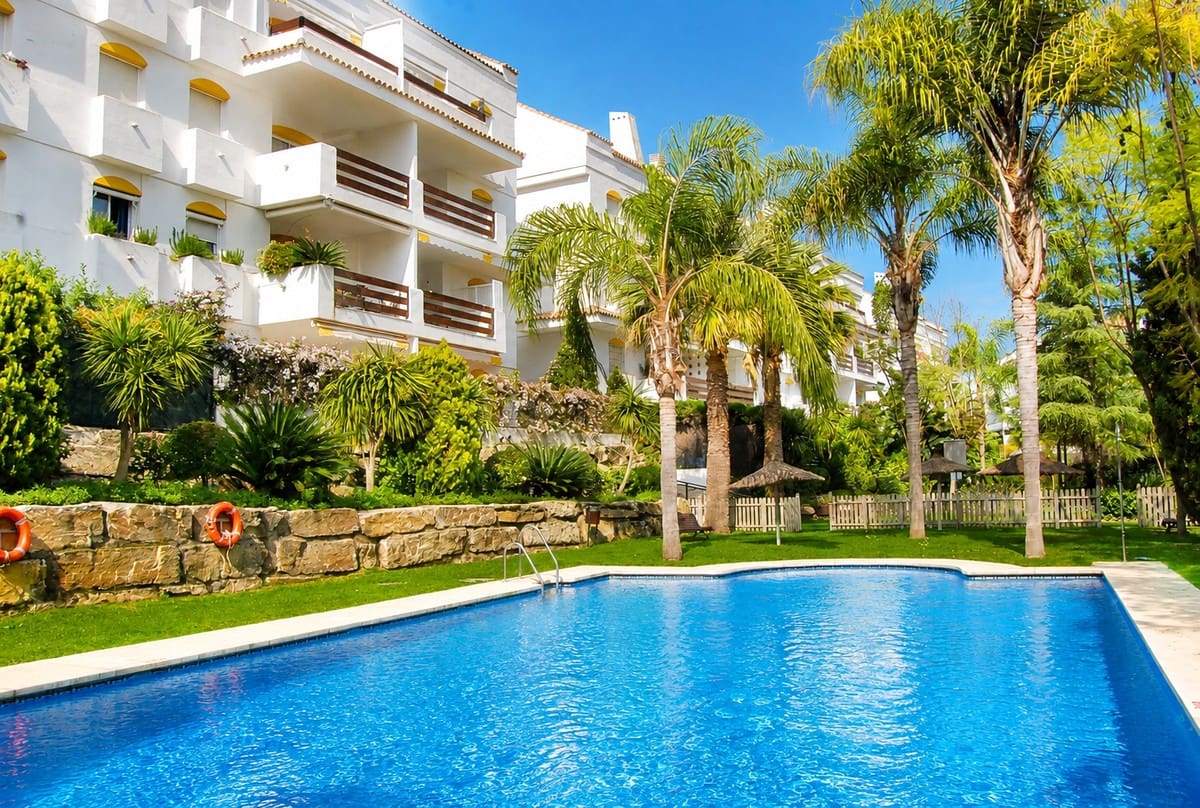 Apartamento de 4 habitaciones en Guadalmina en venta con piscina - 850.000 € (Ref: 10022627)