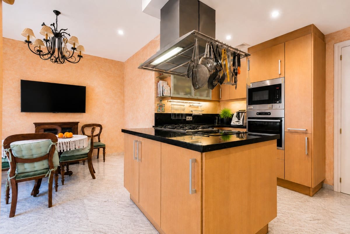 4 bedroom Penthouse for sale in Guadalmina with pool garage - € 975,000 (Ref: 10022628)