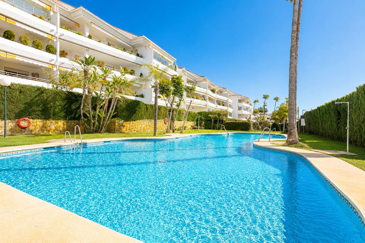 4 bedroom Penthouse for sale in Guadalmina with pool garage - € 975,000 (Ref: 10022628)