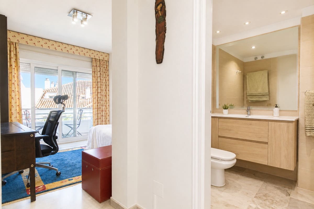 4 bedroom Penthouse for sale in Guadalmina with pool garage - € 975,000 (Ref: 10022628)