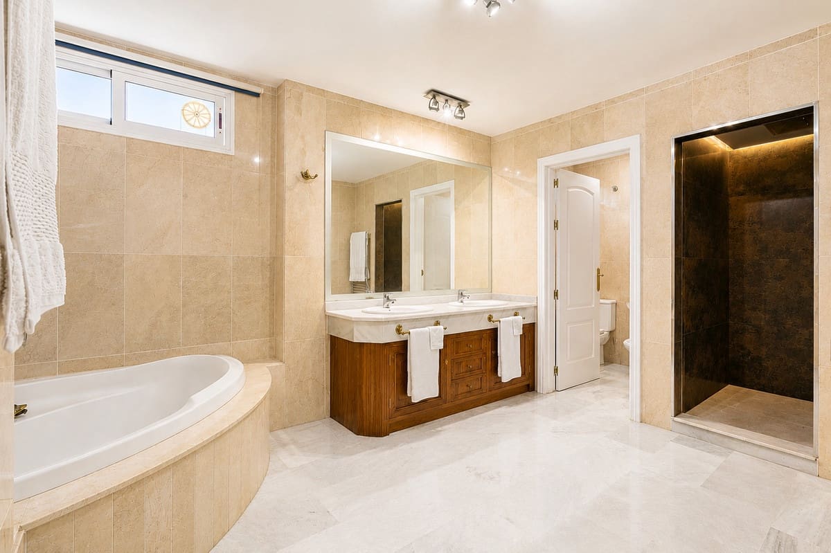 4 bedroom Penthouse for sale in Guadalmina with pool garage - € 975,000 (Ref: 10022628)