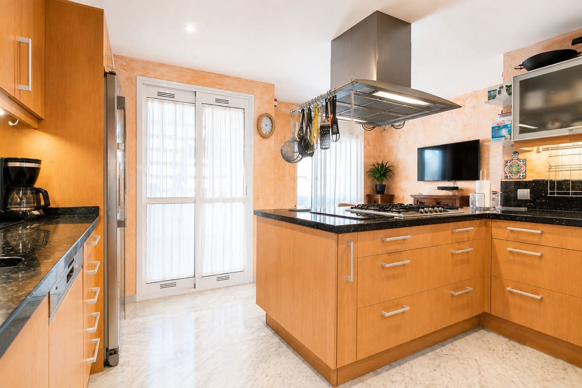4 bedroom Penthouse for sale in Guadalmina with pool garage - € 975,000 (Ref: 10022628)