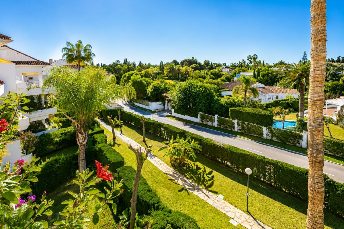 4 bedroom Penthouse for sale in Guadalmina with pool garage - € 975,000 (Ref: 10022628)