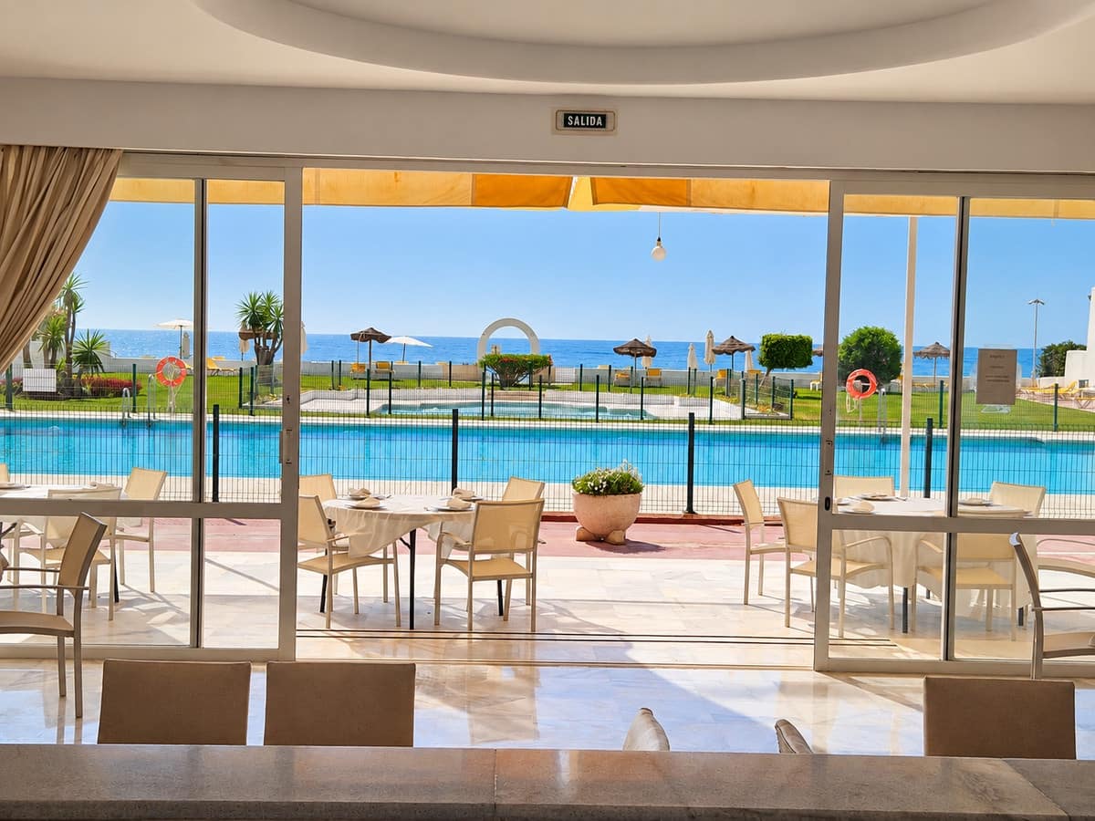 2 soverom Strandleiligheter til salgs i Guadalmina med svømmebasseng garasje - € 950 000 (Ref: 10142562)
