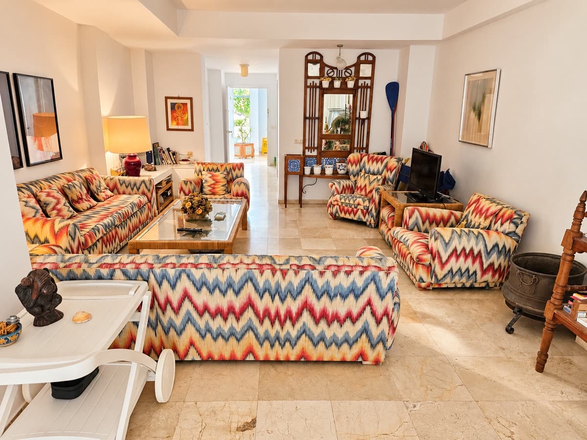 2 soverom Strandleiligheter til salgs i Guadalmina med svømmebasseng garasje - € 950 000 (Ref: 10142562)