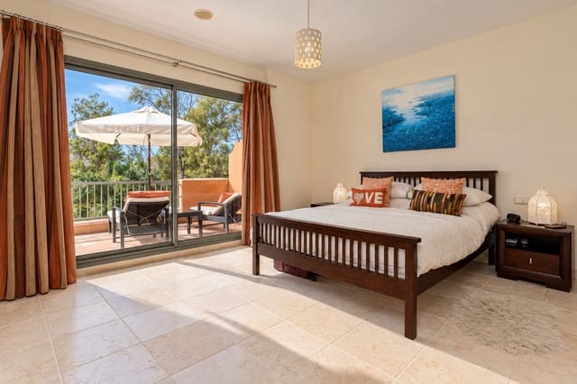 3 sypialnia Penthouse na sprzedaż w Atalaya-Isdabe, Estepona z basenem garażem - 820 000 € (Ref: 10166634)