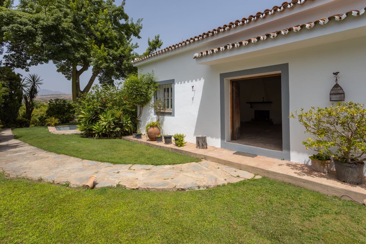 3 soverom Villa til salgs i San Pedro de Alcantara med svømmebasseng garasje - € 1 495 000 (Ref: 10171557)