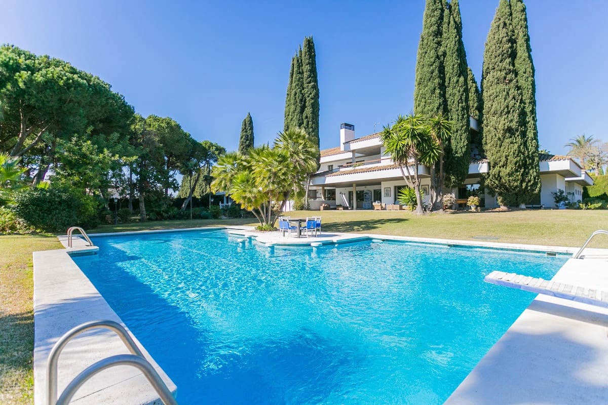 9 sypialnia Willa na sprzedaż w Guadalmina z basenem garażem - 6 200 000 € (Ref: 8220355)