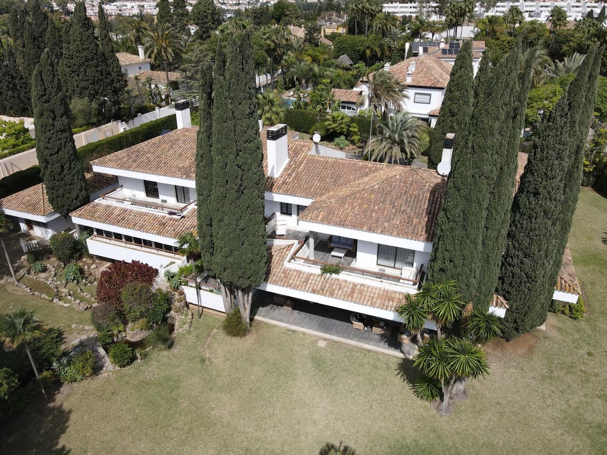 9 sypialnia Willa na sprzedaż w Guadalmina z basenem garażem - 6 200 000 € (Ref: 8220355)