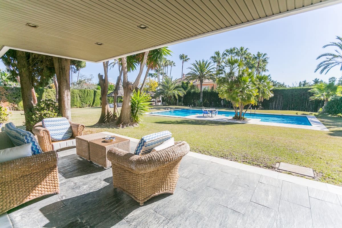 9 sypialnia Willa na sprzedaż w Guadalmina z basenem garażem - 6 200 000 € (Ref: 8220355)